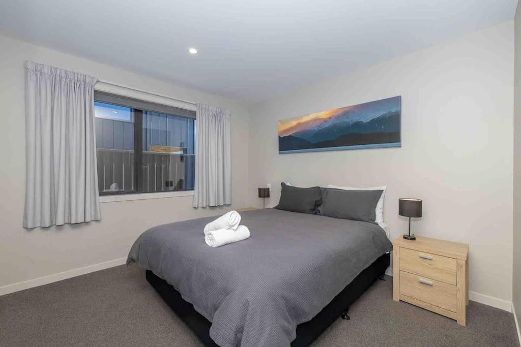 Great Views From New 2 Bedroom Apartment Te Anau Extérieur photo