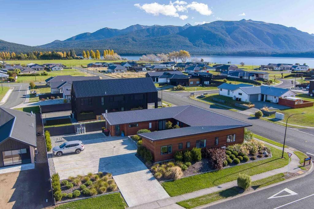 Great Views From New 2 Bedroom Apartment Te Anau Extérieur photo