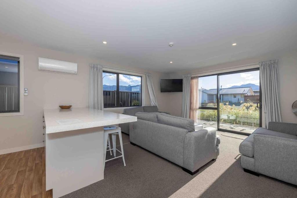 Great Views From New 2 Bedroom Apartment Te Anau Extérieur photo