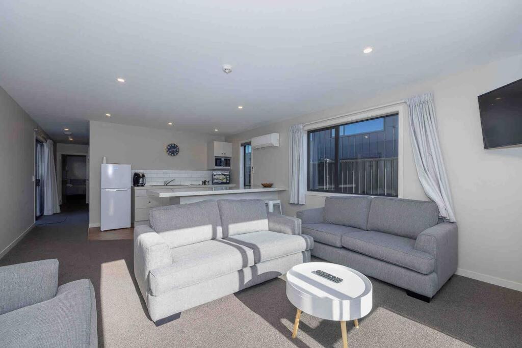 Great Views From New 2 Bedroom Apartment Te Anau Extérieur photo