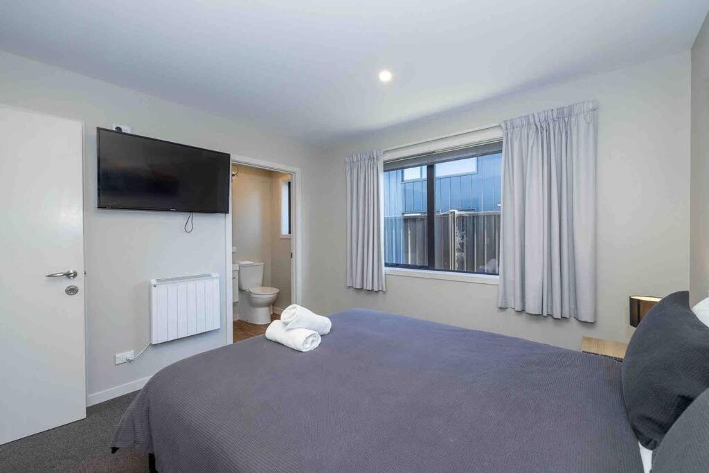 Great Views From New 2 Bedroom Apartment Te Anau Extérieur photo